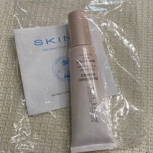 Skinn enlightened radiance 10 in 1 daycare